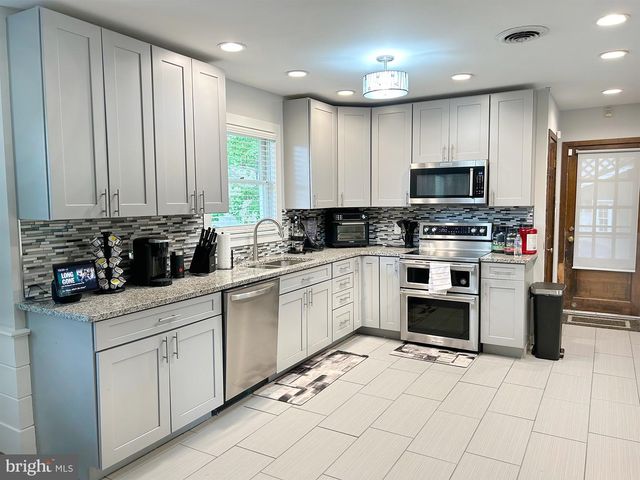 331 BRIDGEBORO RD, Moorestown, NJ 08057