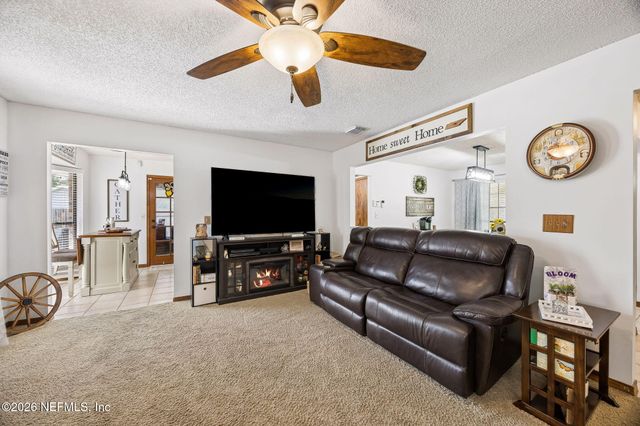 11166 WOODELM Drive E, Jacksonville, FL 32218