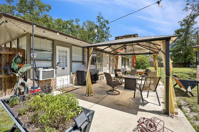 11166 WOODELM Drive E, Jacksonville, FL 32218