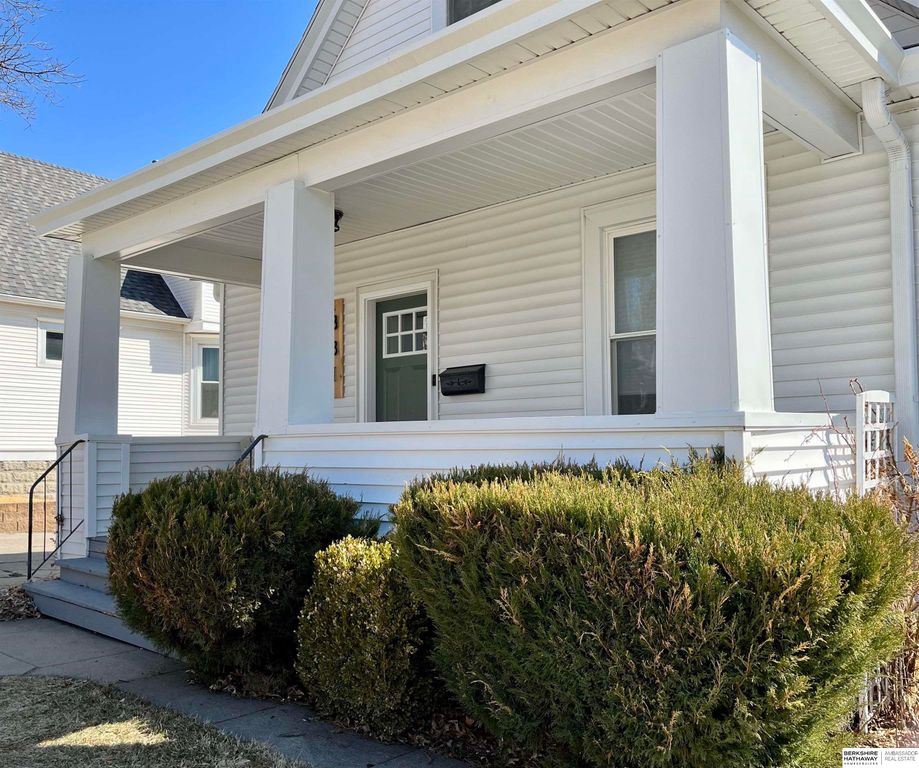 831 S 50 Street, Omaha, NE 68106
