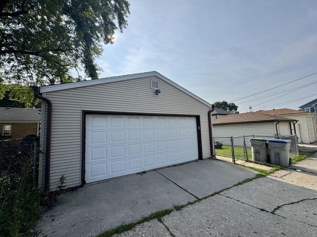 3041 S 49th STREET, Milwaukee, WI 53219