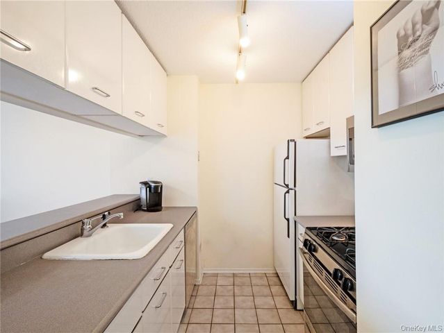 4 Martine Avenue 514, White Plains, NY 10606
