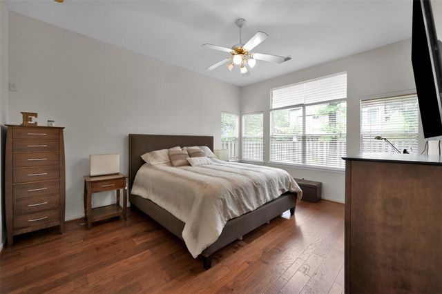 24 E New Avery Place, The Woodlands, TX 77382