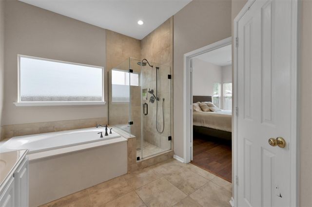 24 E New Avery Place, The Woodlands, TX 77382
