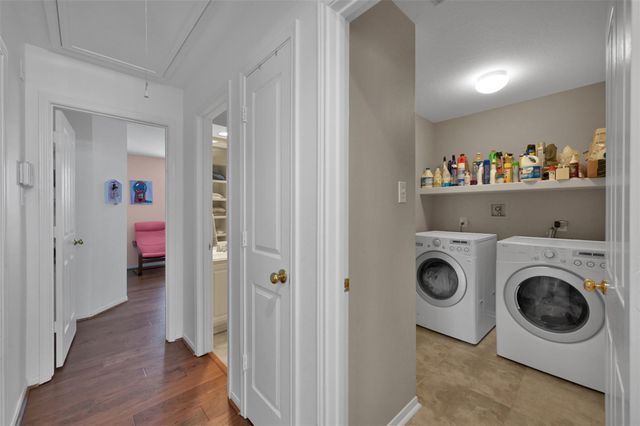 24 E New Avery Place, The Woodlands, TX 77382