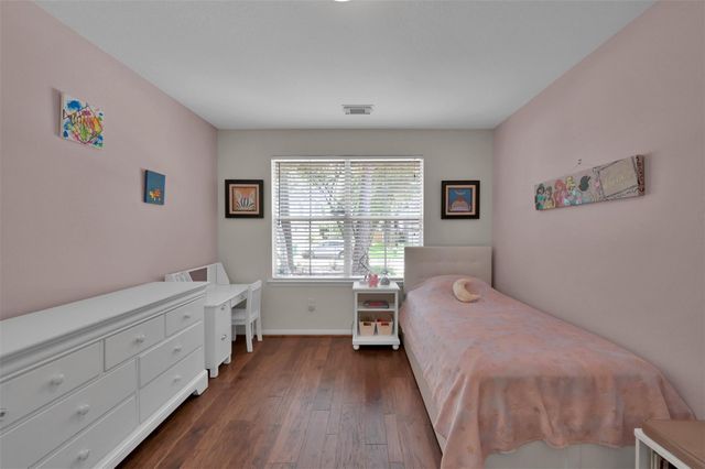 24 E New Avery Place, The Woodlands, TX 77382