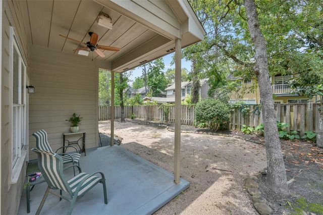 24 E New Avery Place, The Woodlands, TX 77382