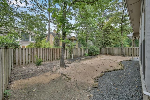 24 E New Avery Place, The Woodlands, TX 77382