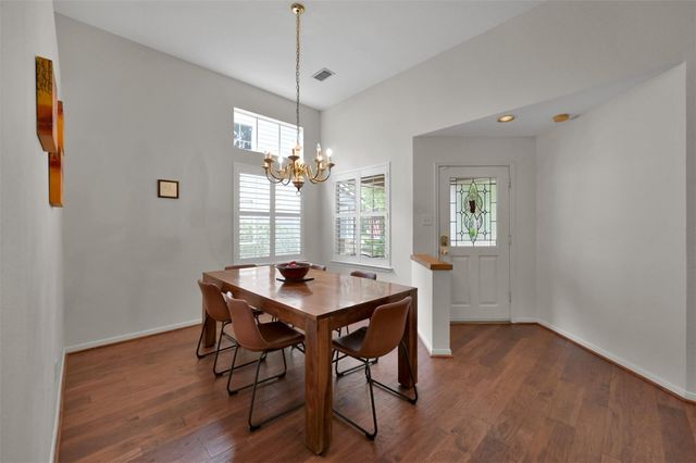 24 E New Avery Place, The Woodlands, TX 77382