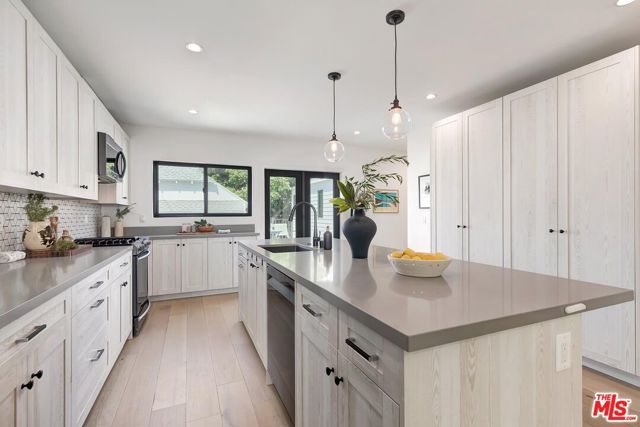 1015 S Tremaine Avenue, Los Angeles, CA 90019