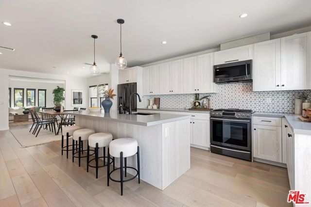 1015 S Tremaine Avenue, Los Angeles, CA 90019