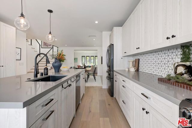 1015 S Tremaine Avenue, Los Angeles, CA 90019