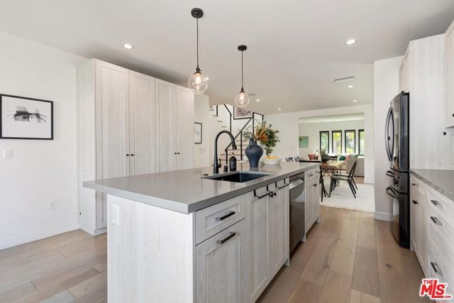 1015 S Tremaine Avenue, Los Angeles, CA 90019