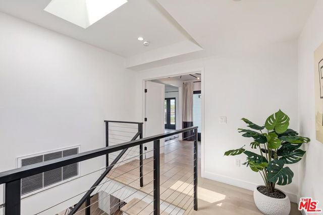 1015 S Tremaine Avenue, Los Angeles, CA 90019