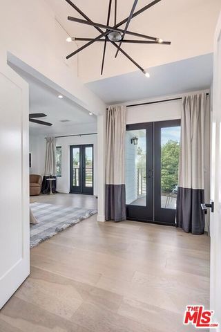 1015 S Tremaine Avenue, Los Angeles, CA 90019