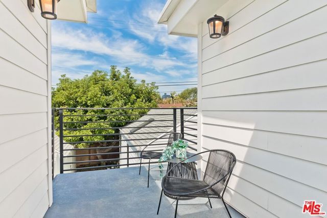 1015 S Tremaine Avenue, Los Angeles, CA 90019