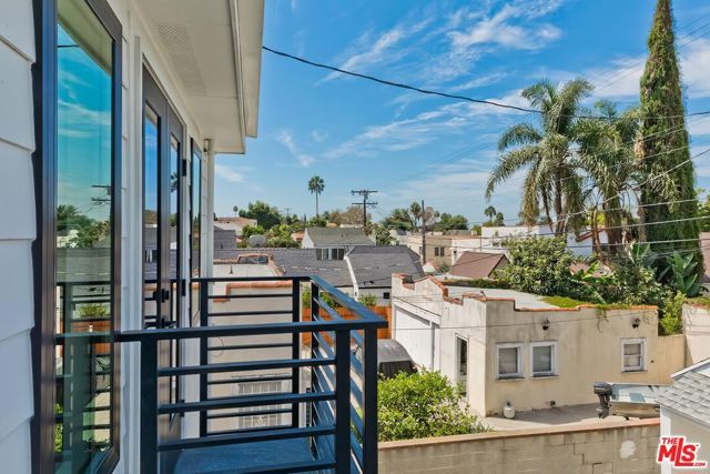 1015 S Tremaine Avenue, Los Angeles, CA 90019