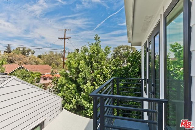 1015 S Tremaine Avenue, Los Angeles, CA 90019