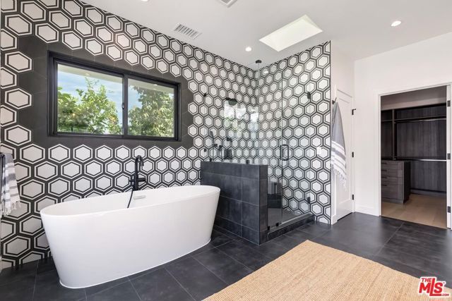 1015 S Tremaine Avenue, Los Angeles, CA 90019