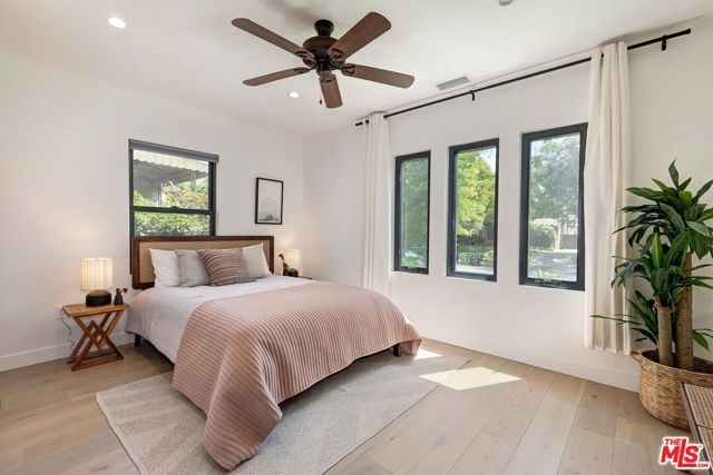 1015 S Tremaine Avenue, Los Angeles, CA 90019