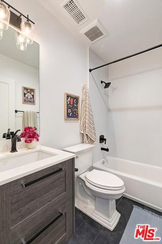 1015 S Tremaine Avenue, Los Angeles, CA 90019
