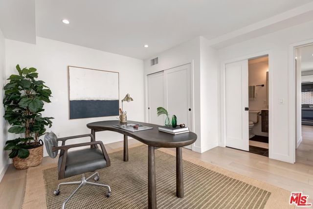 1015 S Tremaine Avenue, Los Angeles, CA 90019
