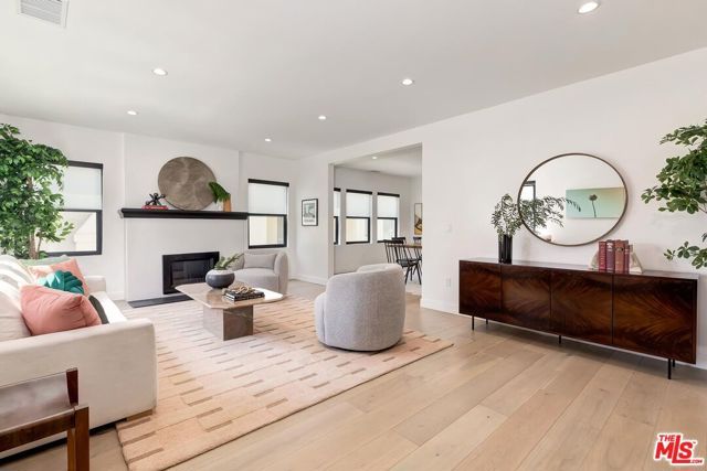 1015 S Tremaine Avenue, Los Angeles, CA 90019