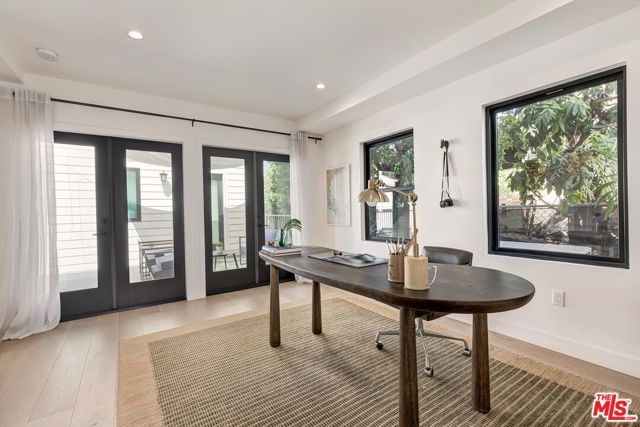 1015 S Tremaine Avenue, Los Angeles, CA 90019