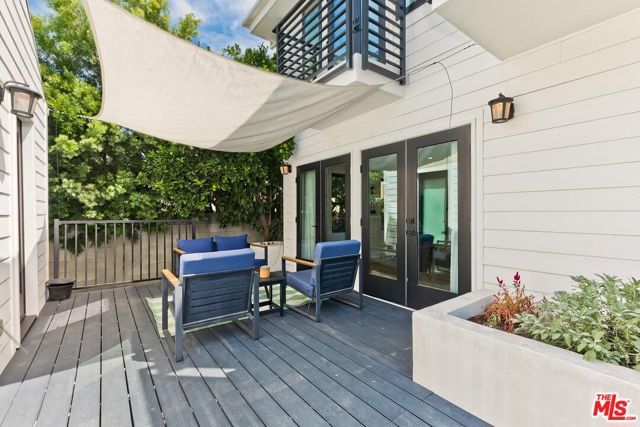 1015 S Tremaine Avenue, Los Angeles, CA 90019