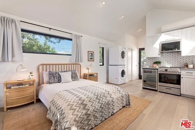 1015 S Tremaine Avenue, Los Angeles, CA 90019