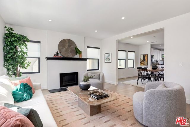 1015 S Tremaine Avenue, Los Angeles, CA 90019