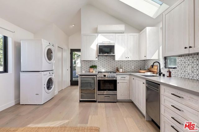 1015 S Tremaine Avenue, Los Angeles, CA 90019