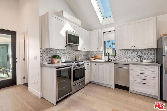 1015 S Tremaine Avenue, Los Angeles, CA 90019