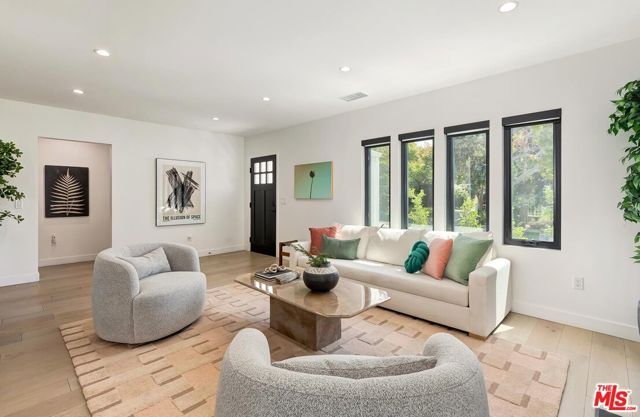 1015 S Tremaine Avenue, Los Angeles, CA 90019