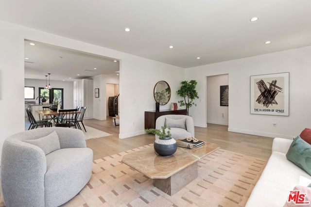 1015 S Tremaine Avenue, Los Angeles, CA 90019