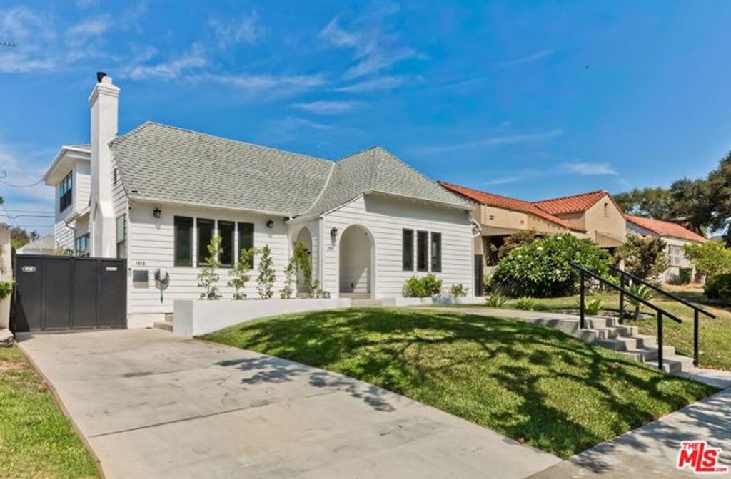 1015 S Tremaine Avenue, Los Angeles, CA 90019