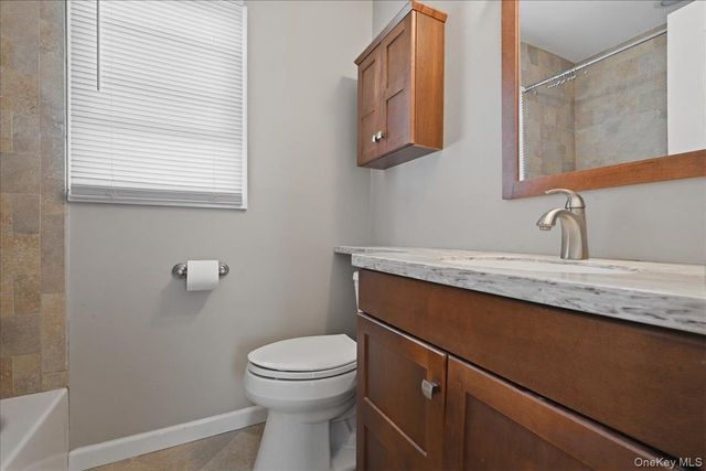 12 Annuskemunnica Road, Babylon, NY 11702