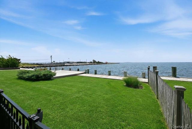 12 Annuskemunnica Road, Babylon, NY 11702