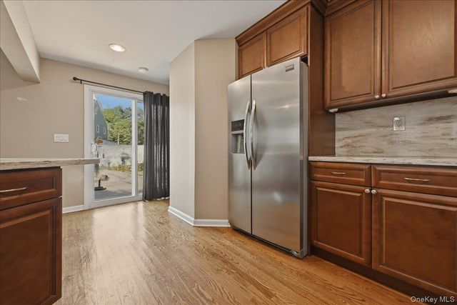 12 Annuskemunnica Road, Babylon, NY 11702