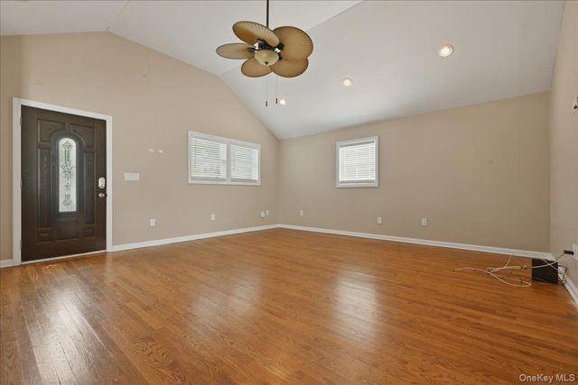 12 Annuskemunnica Road, Babylon, NY 11702