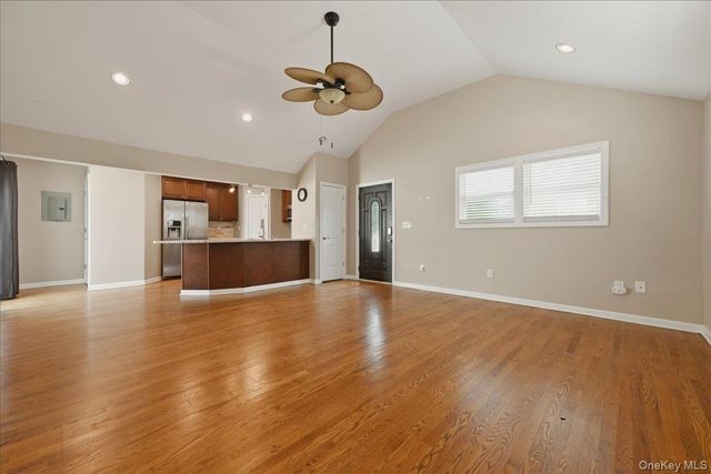 12 Annuskemunnica Road, Babylon, NY 11702