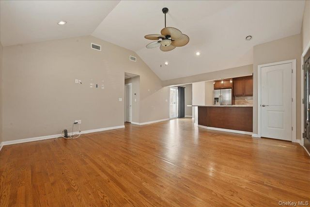 12 Annuskemunnica Road, Babylon, NY 11702