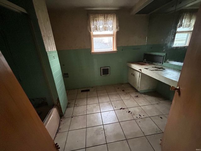 405 SW 3rd Street, Loogootee, IN 47553