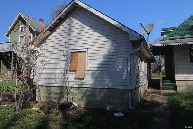405 SW 3rd Street, Loogootee, IN 47553