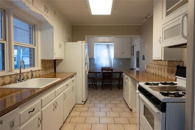 1728 NW 63rd Street, Nichols Hills, OK 73116