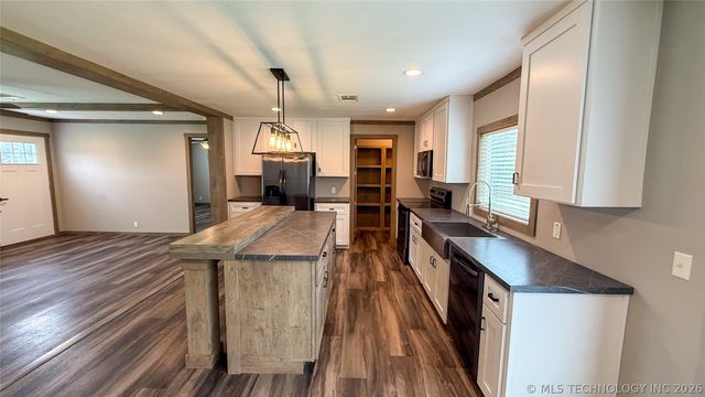 4200 W 730 Road, Hulbert, OK 74441