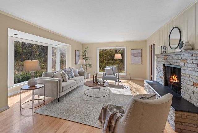 8221 N Pelican LANE, River Hills, WI 53217