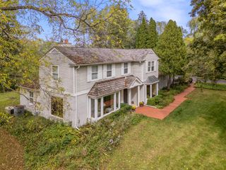 8221 N Pelican LANE, River Hills, WI 53217