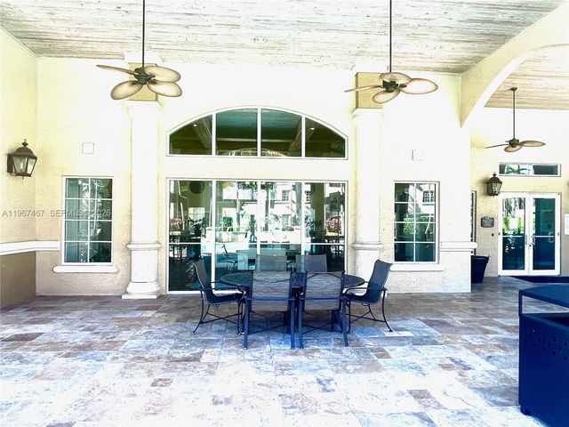 100 SW 117th Ter 2101, Pembroke Pines, FL 33025