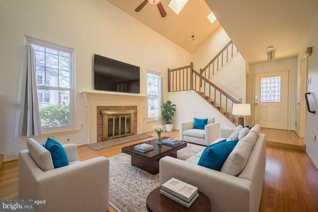 15241 LARKSPUR LN, Dumfries, VA 22025